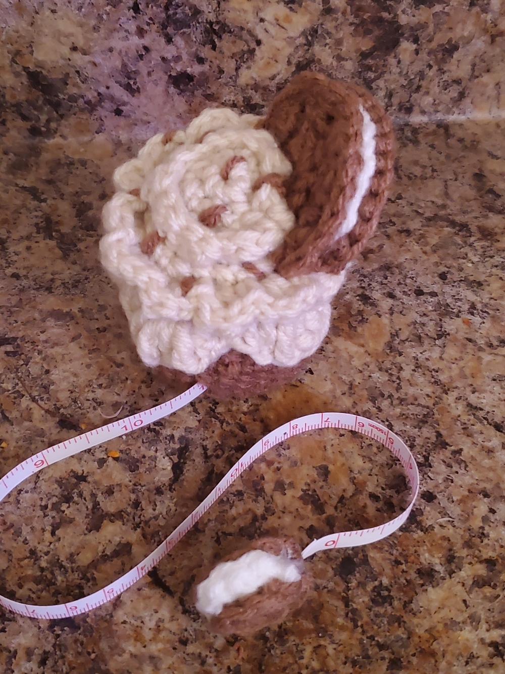 💎$3 WITH BUNDLE💎 Cupcake Tape Measure - *Flaw/Fussy Tape Measure* - Picture 5 of 10